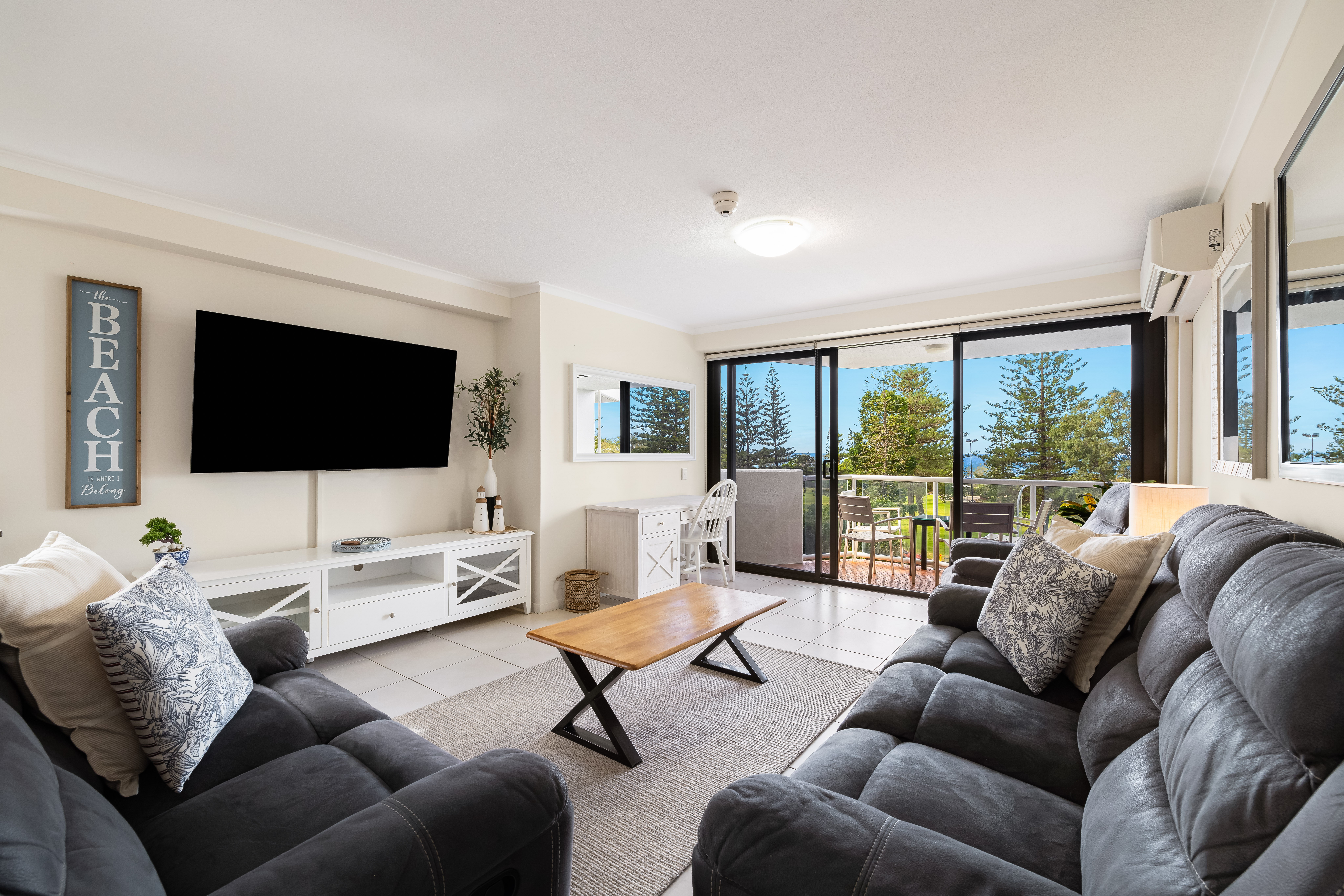 2 Bedroom Apartment with Ocean View – Floors 1-5