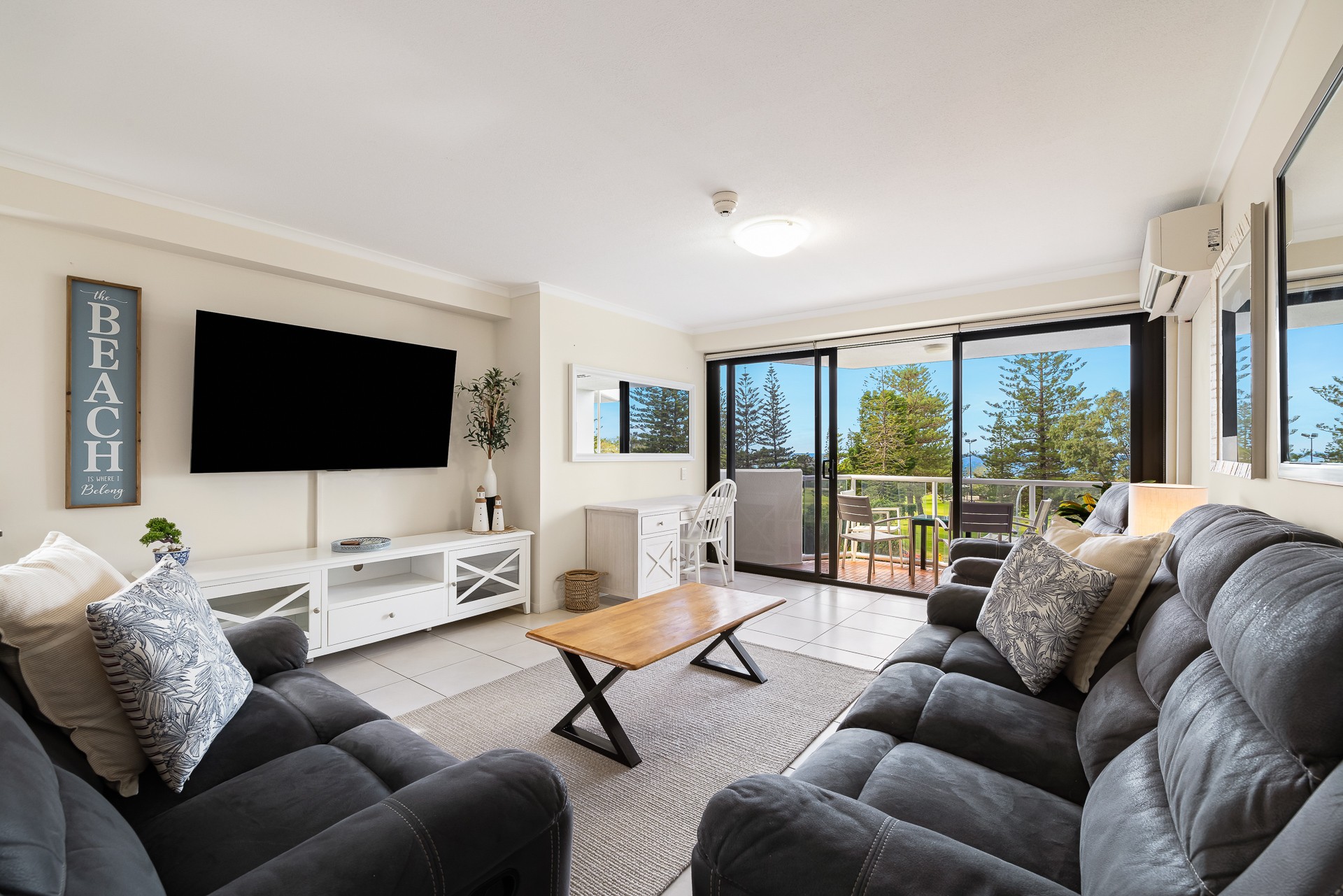 2 Bedroom Apartment with Ocean View – Floors 1-5